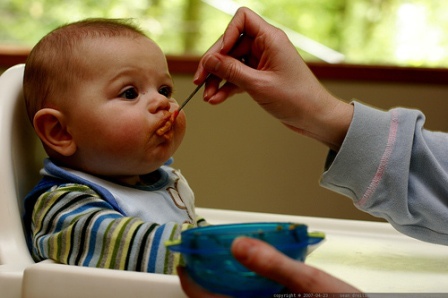 Guide to Starting Baby on Solids